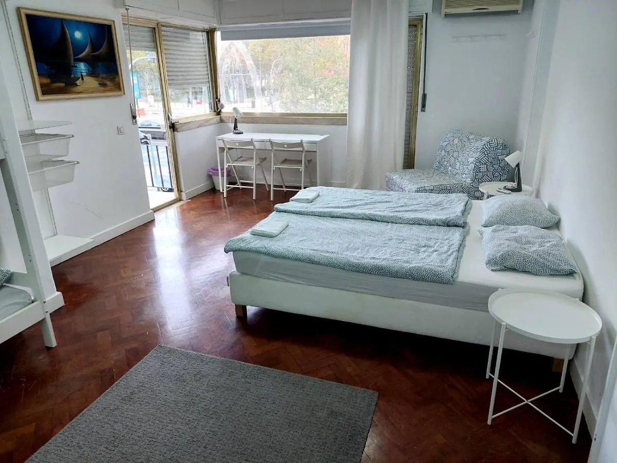 L83 - Rooms And Apartments Lisboa Πανσιόν